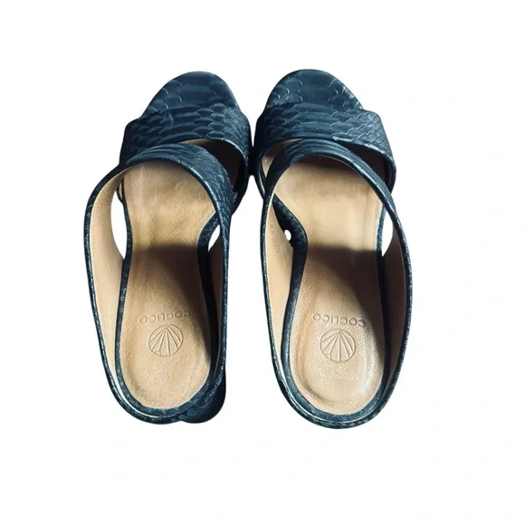 Coclico Redhook Platform Clog Sandals - Picture 4 of 10